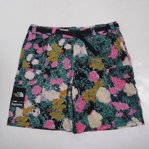 Supreme ®/The North Face® Men's Trekking Packable Belted Short Flowers Size M